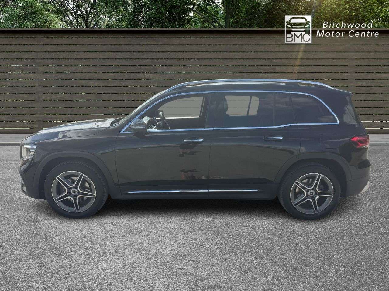 A 2022 MERCEDES-BENZ GLB 1.3 GLB200 AMG Line (Premium Plus 2) SUV 5dr Petrol 7G-DCT Euro 6 (s/s) (16 A 2022 MERCEDES-BENZ GLB 1.3 GLB200 AMG Line (Premium Plus 2) SUV 5dr Petrol 7G-DCT Euro 6 (s/s) (16