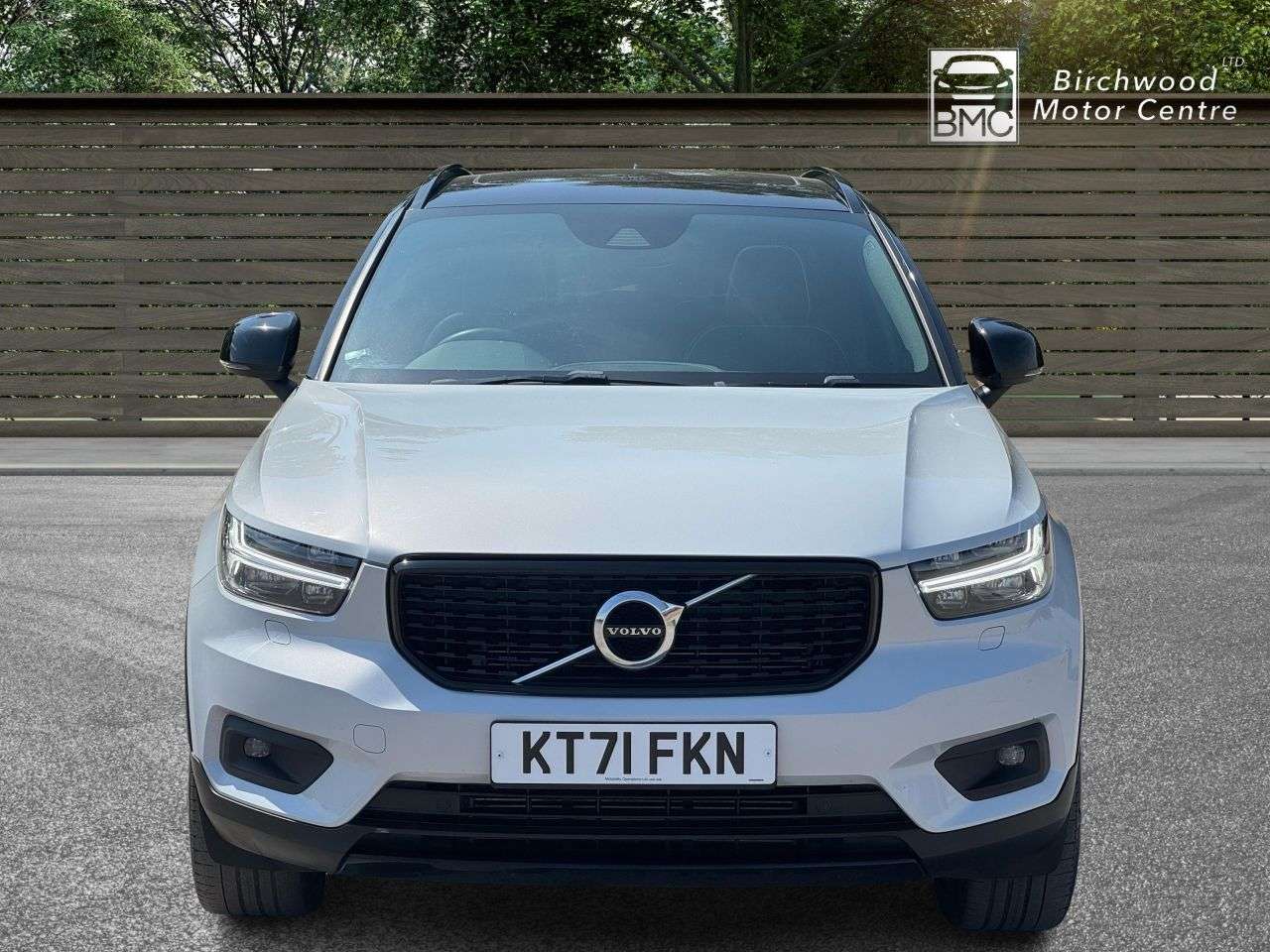 A 2021 VOLVO XC40 1.5h T5 Twin Engine Recharge 10.7kWh R-Design Pro SUV 5dr Petrol Plug-in Hy A 2021 VOLVO XC40 1.5h T5 Twin Engine Recharge 10.7kWh R-Design Pro SUV 5dr Petrol Plug-in Hy