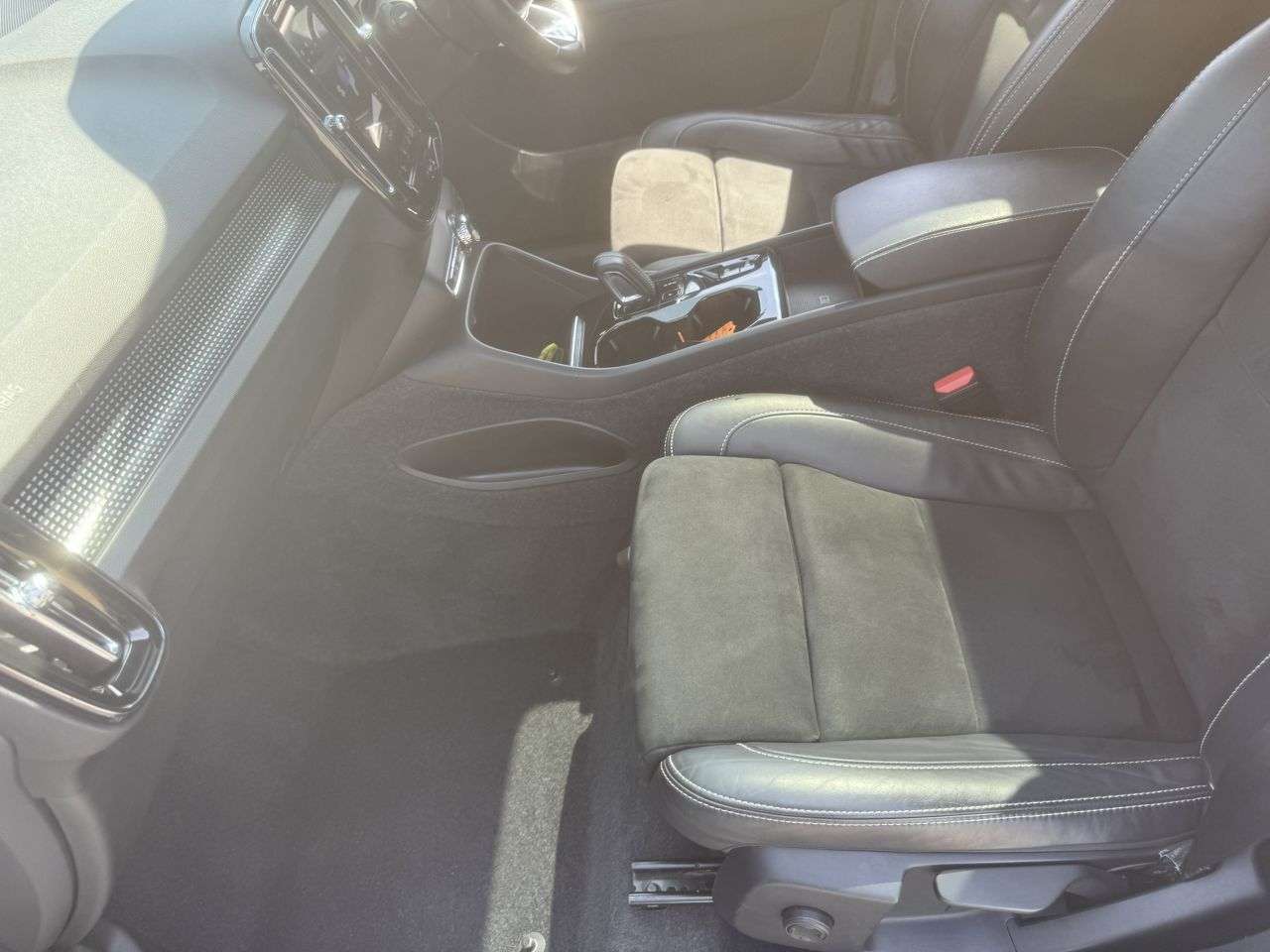 2021 VOLVO XC40 2021 VOLVO XC40