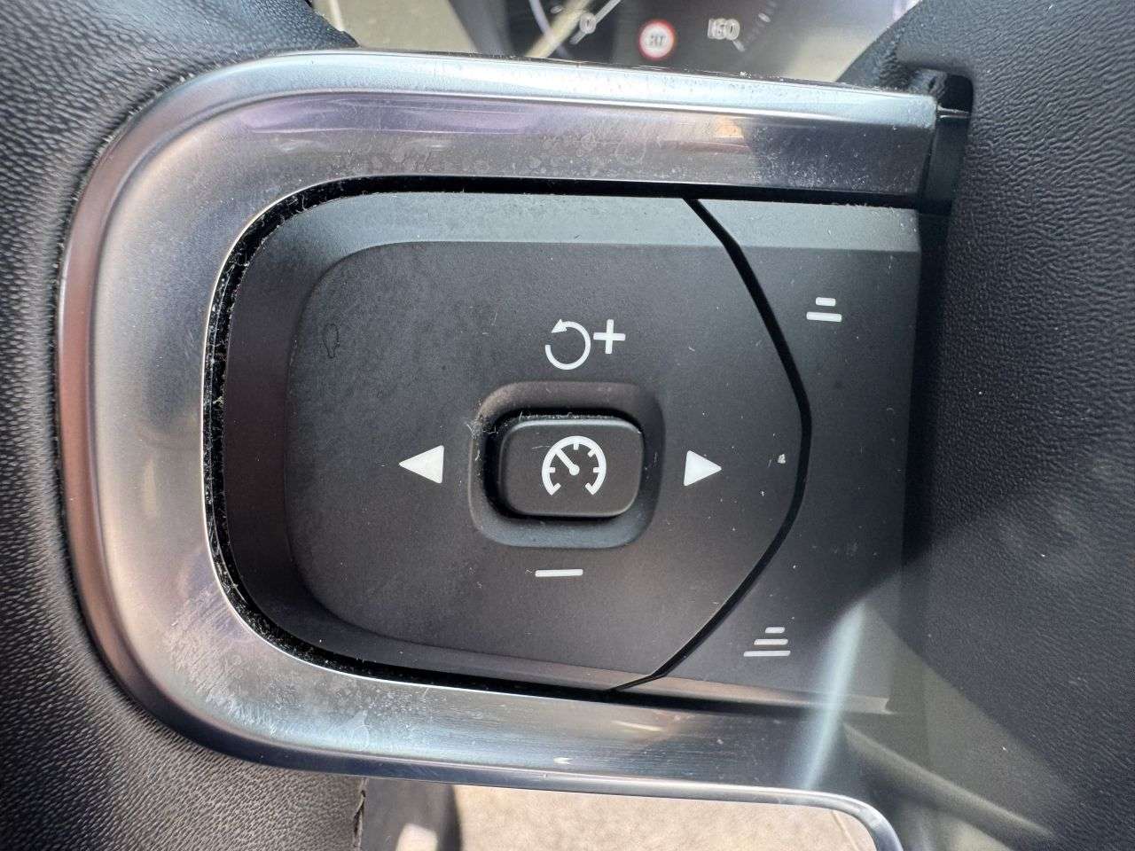 2021 VOLVO XC40 2021 VOLVO XC40