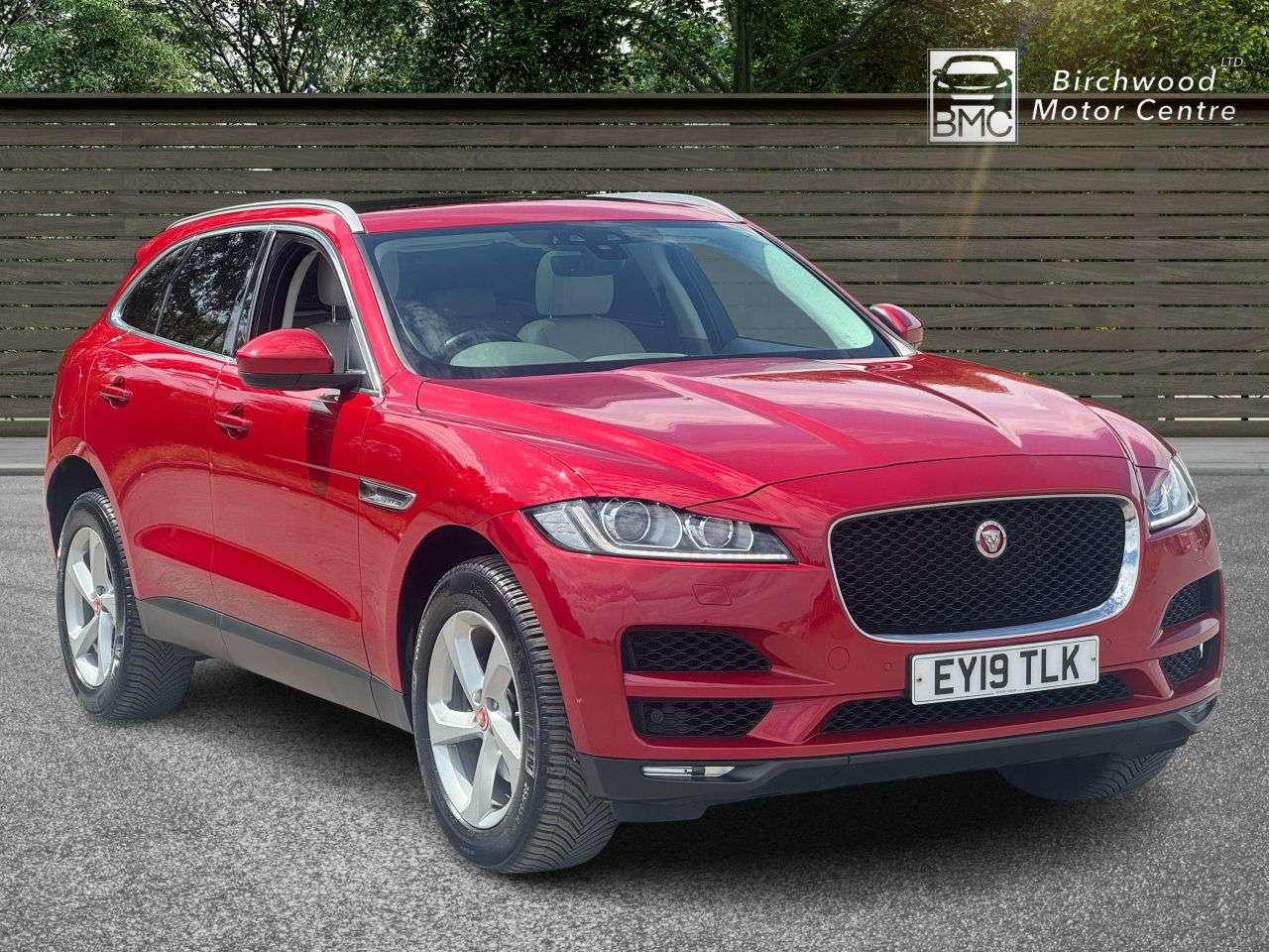 A 2019 JAGUAR F-PACE 2.0 P250i Portfolio SUV 5dr Petrol Auto AWD Euro 6 (s/s) (250 ps) A 2019 JAGUAR F-PACE 2.0 P250i Portfolio SUV 5dr Petrol Auto AWD Euro 6 (s/s) (250 ps)