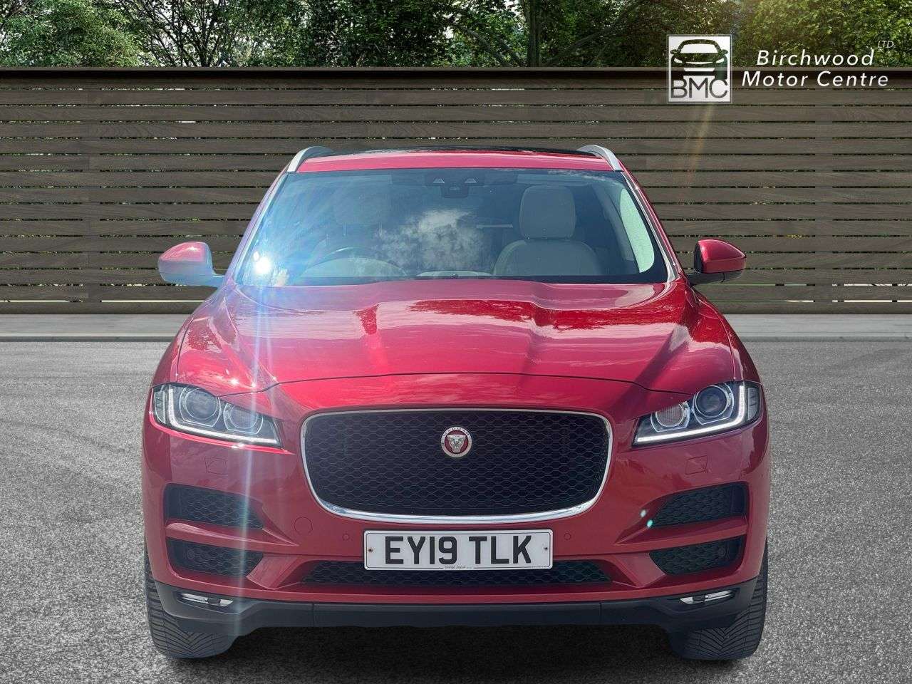 A 2019 JAGUAR F-PACE 2.0 P250i Portfolio SUV 5dr Petrol Auto AWD Euro 6 (s/s) (250 ps) A 2019 JAGUAR F-PACE 2.0 P250i Portfolio SUV 5dr Petrol Auto AWD Euro 6 (s/s) (250 ps)