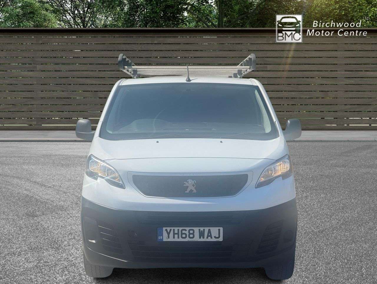 A 2019 PEUGEOT EXPERT 1.6 BlueHDi 1000 S Standard Panel Van 6dr Diesel Manual MWB Euro 6 (95 ps) A 2019 PEUGEOT EXPERT 1.6 BlueHDi 1000 S Standard Panel Van 6dr Diesel Manual MWB Euro 6 (95 ps)