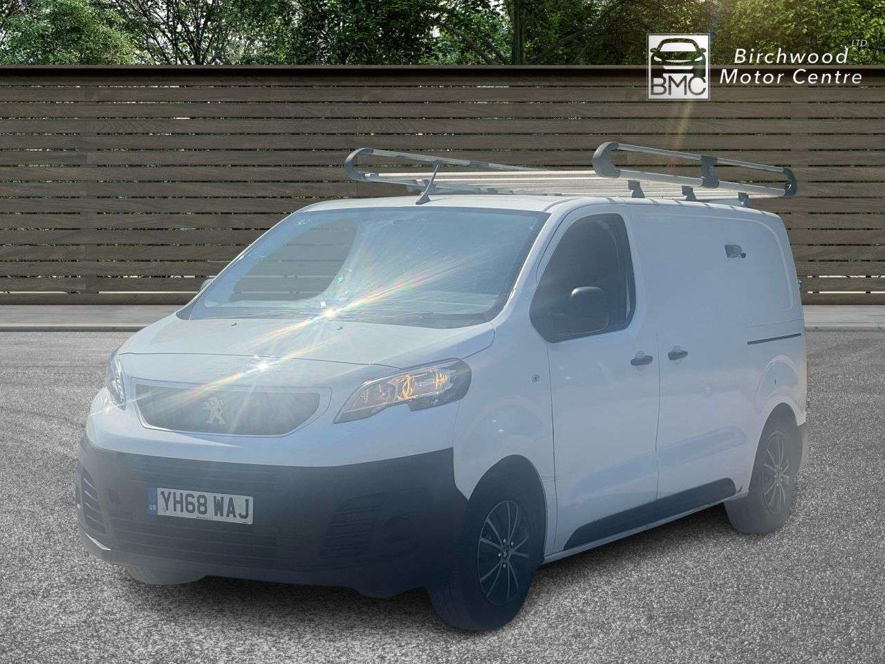 A 2019 PEUGEOT EXPERT 1.6 BlueHDi 1000 S Standard Panel Van 6dr Diesel Manual MWB Euro 6 (95 ps) A 2019 PEUGEOT EXPERT 1.6 BlueHDi 1000 S Standard Panel Van 6dr Diesel Manual MWB Euro 6 (95 ps)