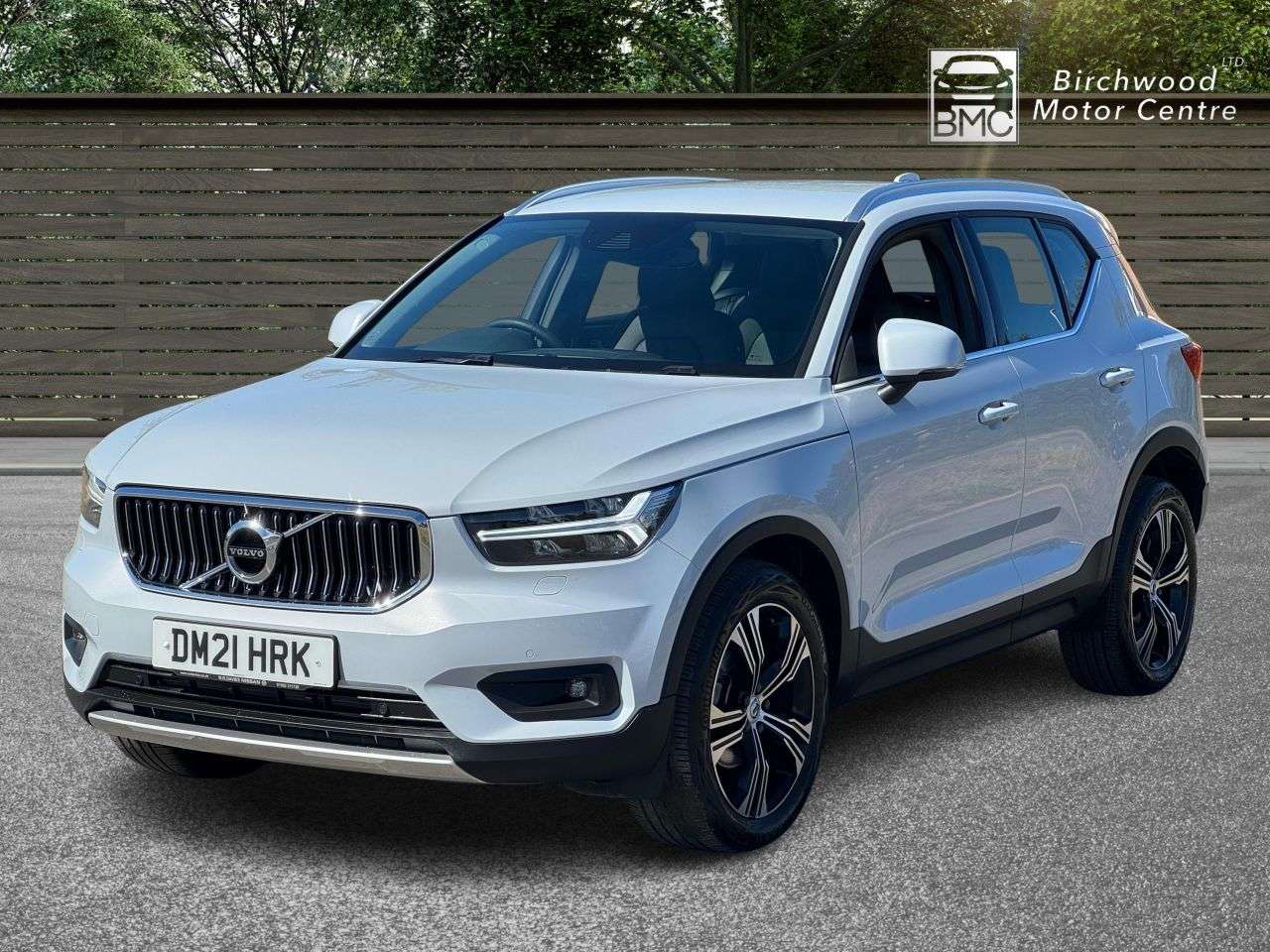 A 2021 VOLVO XC40 1.5 T3 Inscription Pro SUV 5dr Petrol Auto Euro 6 (s/s) (163 ps) FULL SERVI A 2021 VOLVO XC40 1.5 T3 Inscription Pro SUV 5dr Petrol Auto Euro 6 (s/s) (163 ps) FULL SERVI