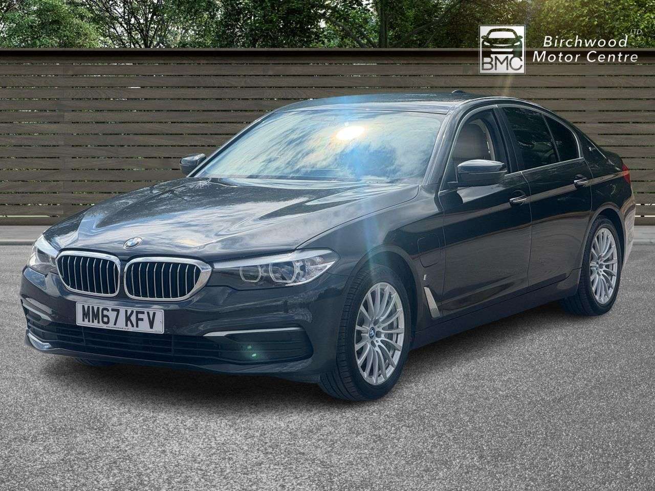 A 2018 BMW 5 SERIES 2.0 530e 9.2kWh SE Saloon 4dr Petrol Plug-in Hybrid Auto Euro 6 (s/s) (252 A 2018 BMW 5 SERIES 2.0 530e 9.2kWh SE Saloon 4dr Petrol Plug-in Hybrid Auto Euro 6 (s/s) (252