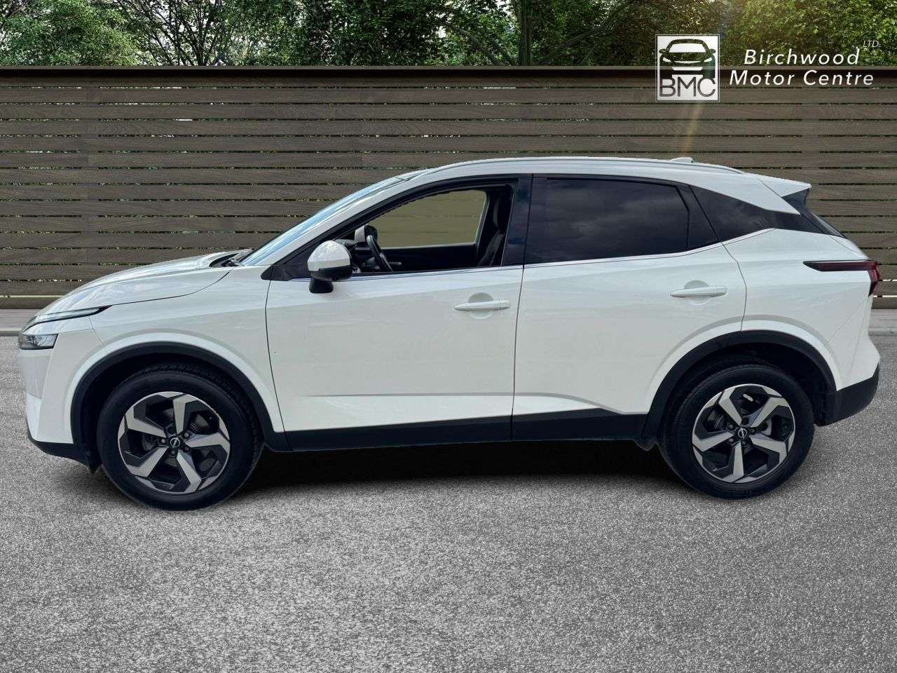 A 2024 NISSAN QASHQAI 1.3 DIG-T MHEV N-Connecta SUV 5dr Petrol Hybrid XTRON Euro 6 (s/s) (158 ps) A 2024 NISSAN QASHQAI 1.3 DIG-T MHEV N-Connecta SUV 5dr Petrol Hybrid XTRON Euro 6 (s/s) (158 ps)