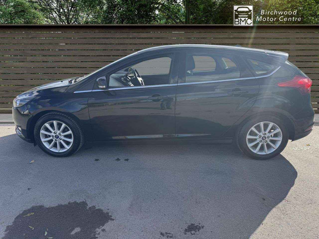 A 2017 FORD FOCUS 1.0T EcoBoost Titanium Hatchback 5dr Petrol Manual Euro 6 (s/s) (125 ps) A 2017 FORD FOCUS 1.0T EcoBoost Titanium Hatchback 5dr Petrol Manual Euro 6 (s/s) (125 ps)