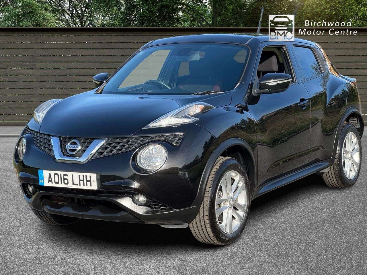 A 2016 NISSAN JUKE 1.6 N-Connecta SUV 5dr Petrol XTRON Euro 6 (117 ps) A 2016 NISSAN JUKE 1.6 N-Connecta SUV 5dr Petrol XTRON Euro 6 (117 ps)