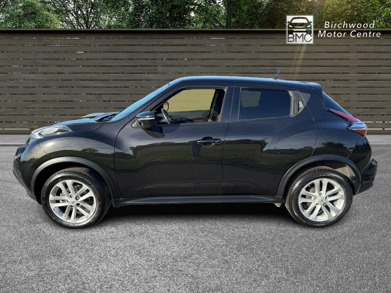 A 2016 NISSAN JUKE 1.6 N-Connecta SUV 5dr Petrol XTRON Euro 6 (117 ps) A 2016 NISSAN JUKE 1.6 N-Connecta SUV 5dr Petrol XTRON Euro 6 (117 ps)