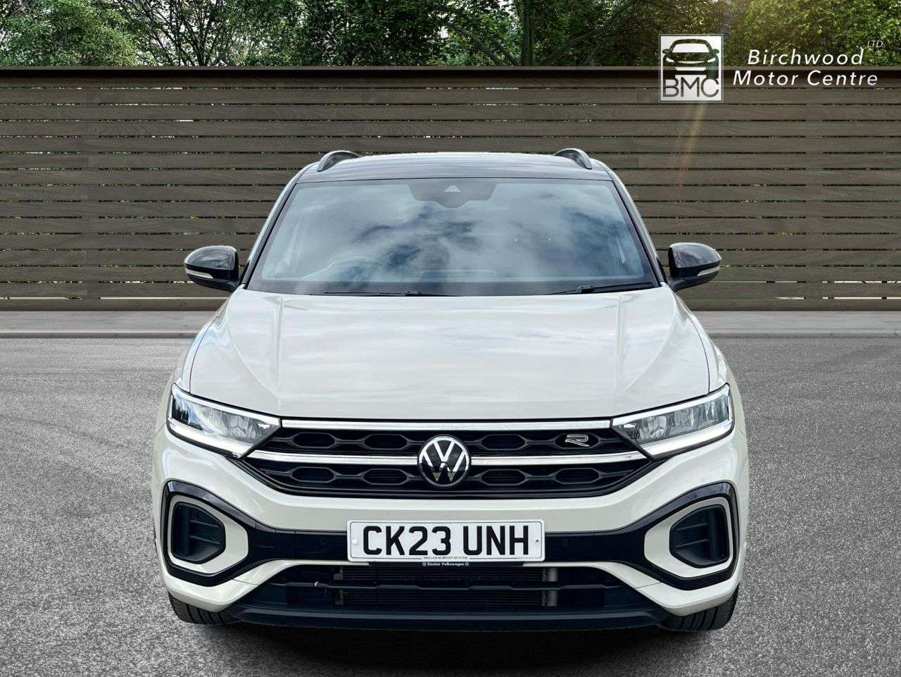 A 2023 VOLKSWAGEN T-ROC 1.5 TSI R-Line SUV 5dr Petrol DSG Euro 6 (s/s) (150 ps) FULL SERVICE HISTOR A 2023 VOLKSWAGEN T-ROC 1.5 TSI R-Line SUV 5dr Petrol DSG Euro 6 (s/s) (150 ps) FULL SERVICE HISTOR