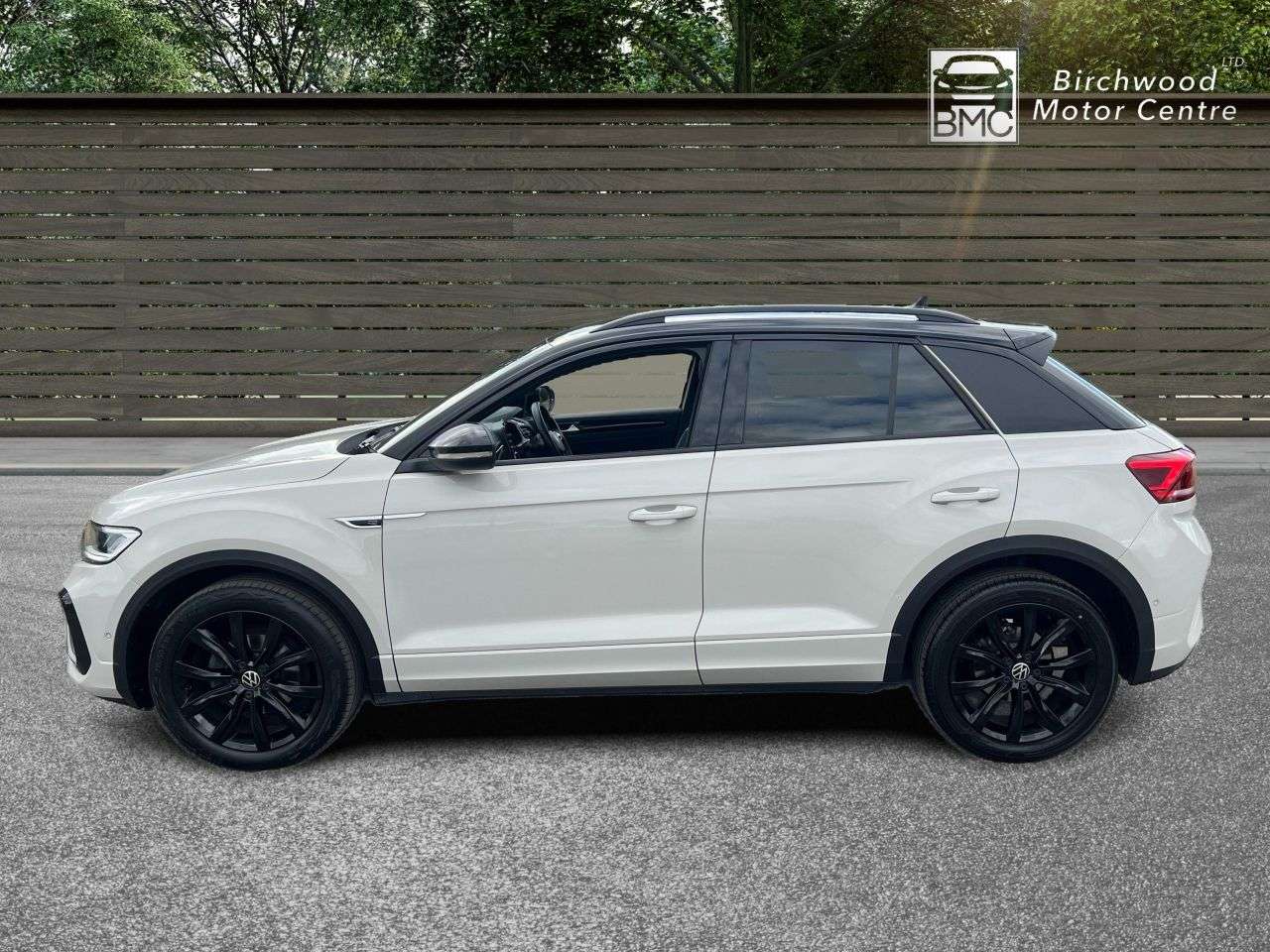 A 2023 VOLKSWAGEN T-ROC 1.5 TSI R-Line SUV 5dr Petrol DSG Euro 6 (s/s) (150 ps) FULL SERVICE HISTOR A 2023 VOLKSWAGEN T-ROC 1.5 TSI R-Line SUV 5dr Petrol DSG Euro 6 (s/s) (150 ps) FULL SERVICE HISTOR