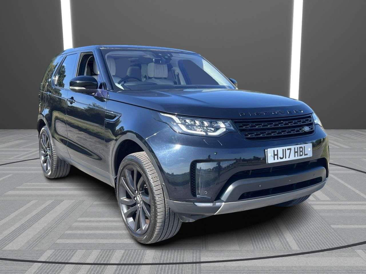 A 2017 LAND ROVER DISCOVERY 3.0 TD V6 First Edition SUV 5dr Diesel Auto 4WD Euro 6 (s/s) (258 ps) A 2017 LAND ROVER DISCOVERY 3.0 TD V6 First Edition SUV 5dr Diesel Auto 4WD Euro 6 (s/s) (258 ps)