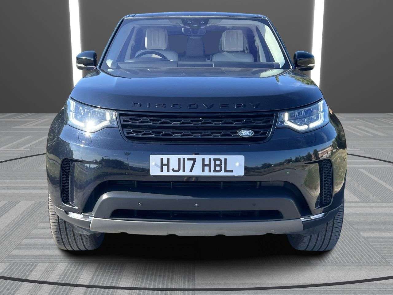 A 2017 LAND ROVER DISCOVERY 3.0 TD V6 First Edition SUV 5dr Diesel Auto 4WD Euro 6 (s/s) (258 ps) A 2017 LAND ROVER DISCOVERY 3.0 TD V6 First Edition SUV 5dr Diesel Auto 4WD Euro 6 (s/s) (258 ps)