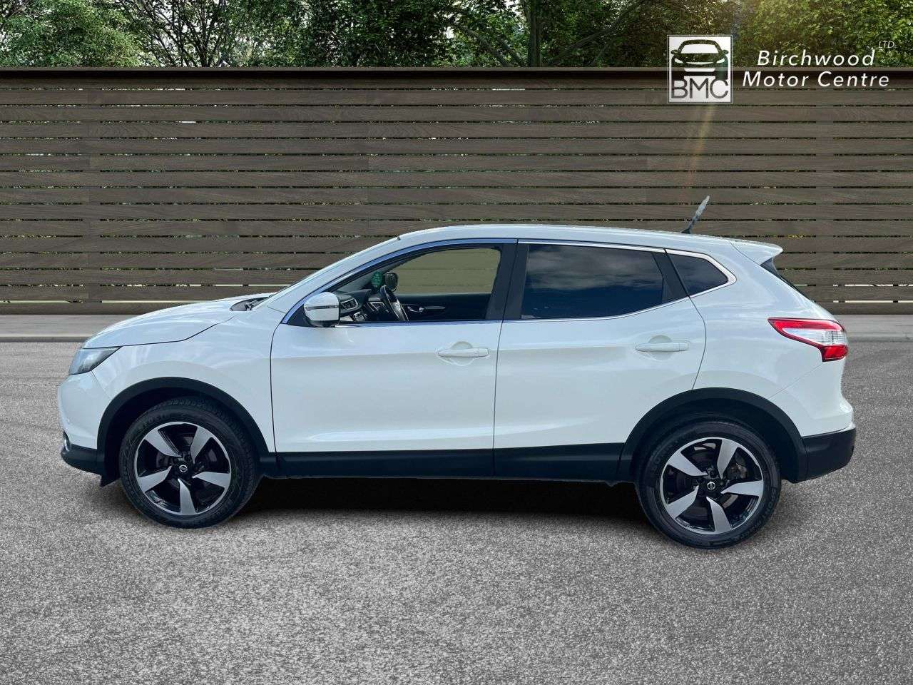 A 2017 NISSAN QASHQAI 1.5 dCi N-Connecta SUV 5dr Diesel Manual 2WD Euro 6 (s/s) (110 ps) FRONT AN A 2017 NISSAN QASHQAI 1.5 dCi N-Connecta SUV 5dr Diesel Manual 2WD Euro 6 (s/s) (110 ps) FRONT AN