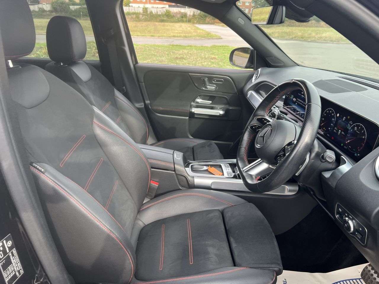 2025 MERCEDES-BENZ GLB 2025 MERCEDES-BENZ GLB