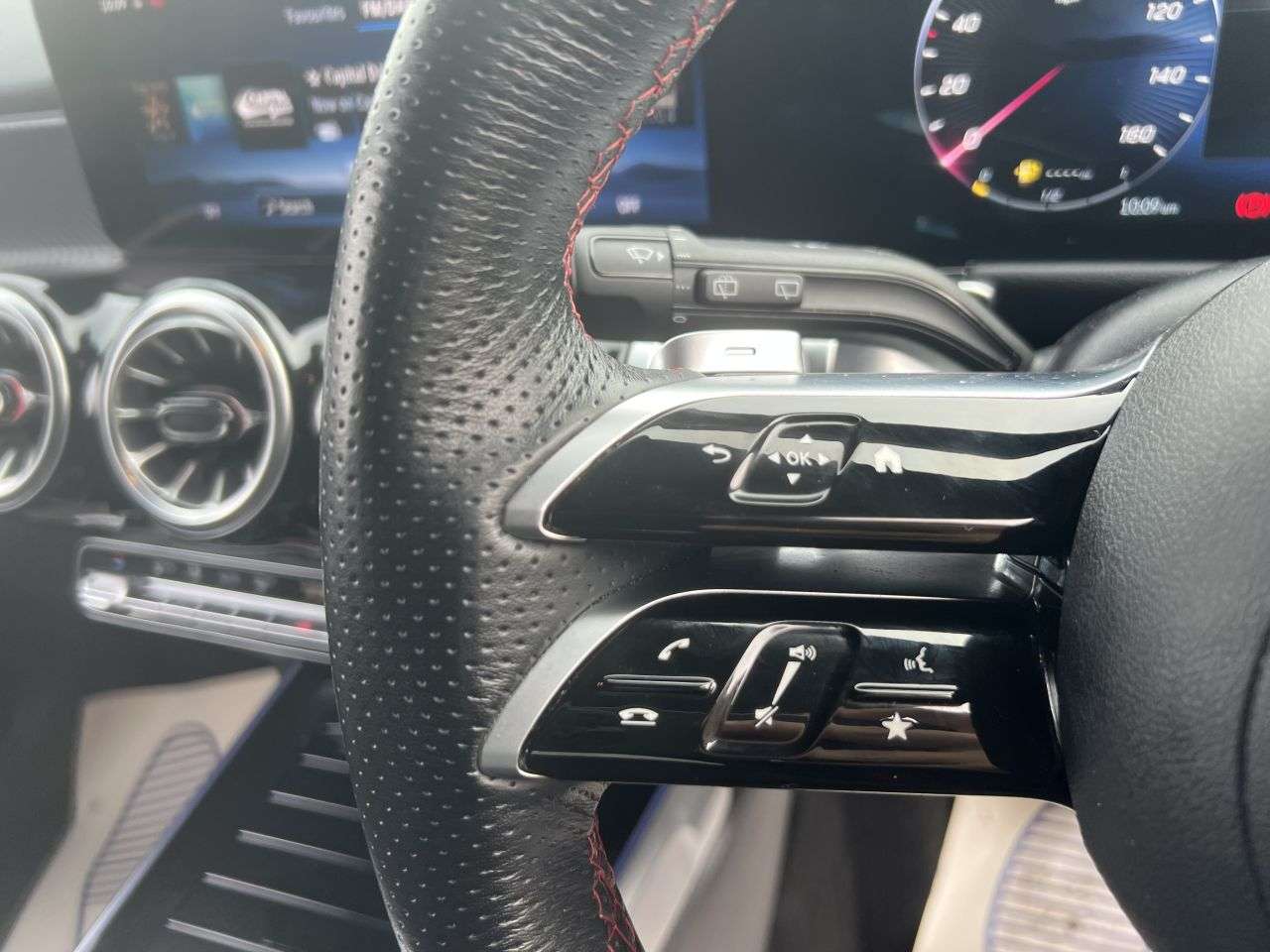 2025 MERCEDES-BENZ GLB 2025 MERCEDES-BENZ GLB
