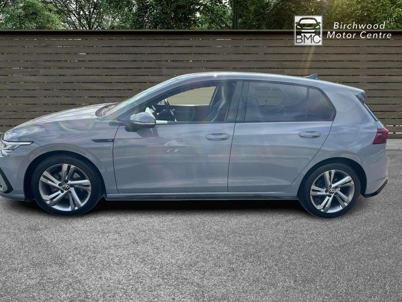 A 2021 VOLKSWAGEN GOLF 1.5 eTSI MHEV R-Line Hatchback 5dr Petrol Hybrid DSG Euro 6 (s/s) (150 ps) A 2021 VOLKSWAGEN GOLF 1.5 eTSI MHEV R-Line Hatchback 5dr Petrol Hybrid DSG Euro 6 (s/s) (150 ps)