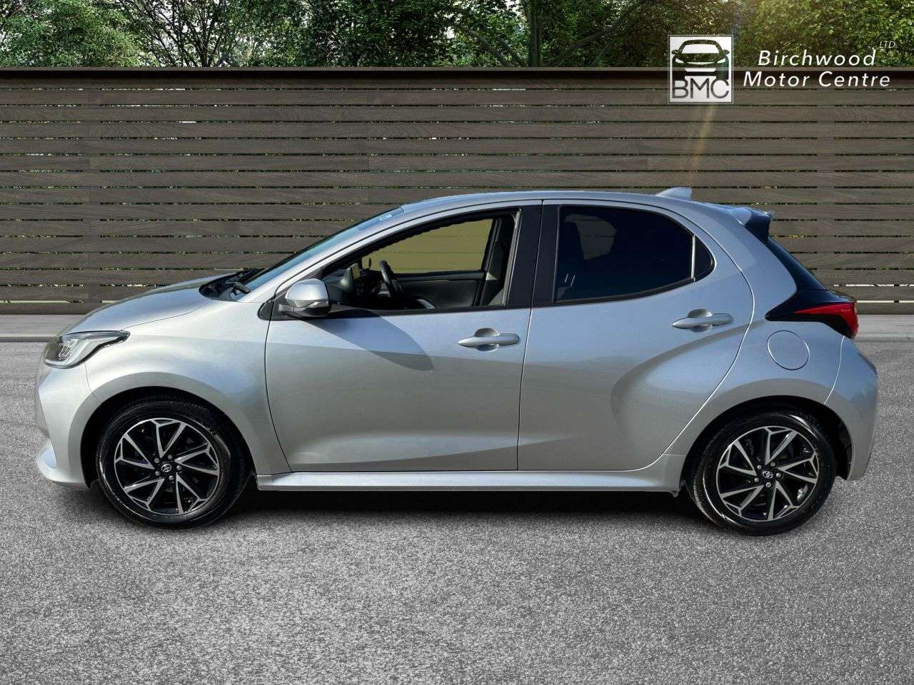 A 2023 TOYOTA YARIS 1.5 VVT-h Design Hatchback 5dr Petrol Hybrid E-CVT Euro 6 (s/s) (116 ps) FU A 2023 TOYOTA YARIS 1.5 VVT-h Design Hatchback 5dr Petrol Hybrid E-CVT Euro 6 (s/s) (116 ps) FU