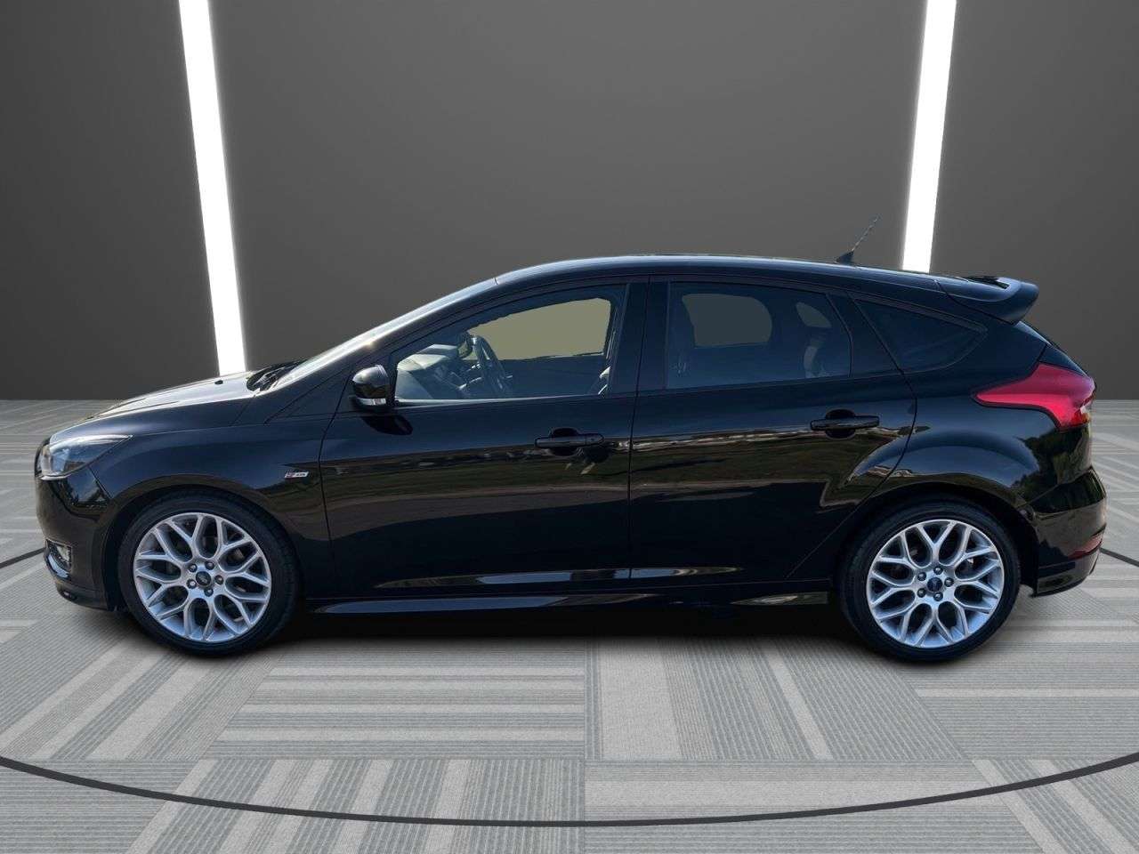A 2017 FORD FOCUS 1.0T EcoBoost ST-Line Hatchback 5dr Petrol Auto Euro 6 (s/s) (125 ps) A 2017 FORD FOCUS 1.0T EcoBoost ST-Line Hatchback 5dr Petrol Auto Euro 6 (s/s) (125 ps)