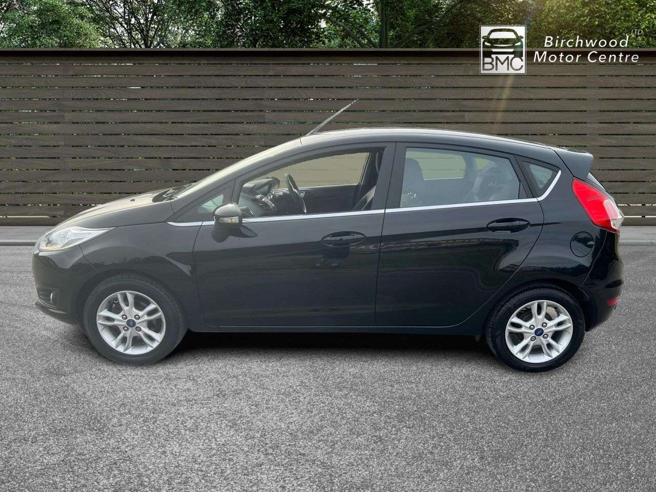 A 2017 FORD FIESTA 1.6 Zetec Hatchback 5dr Petrol Powershift Euro 6 (105 ps) SERVICE HISTORY A 2017 FORD FIESTA 1.6 Zetec Hatchback 5dr Petrol Powershift Euro 6 (105 ps) SERVICE HISTORY
