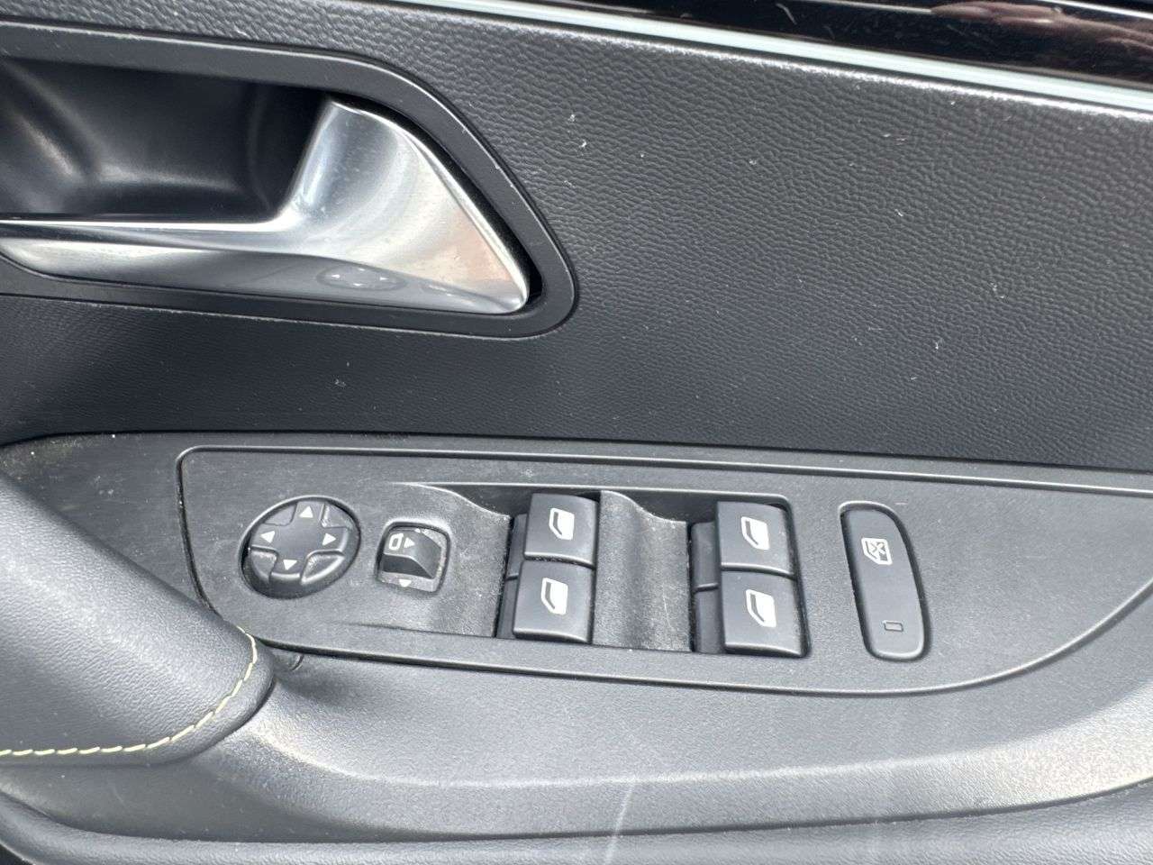 2023 PEUGEOT 2008 2023 PEUGEOT 2008