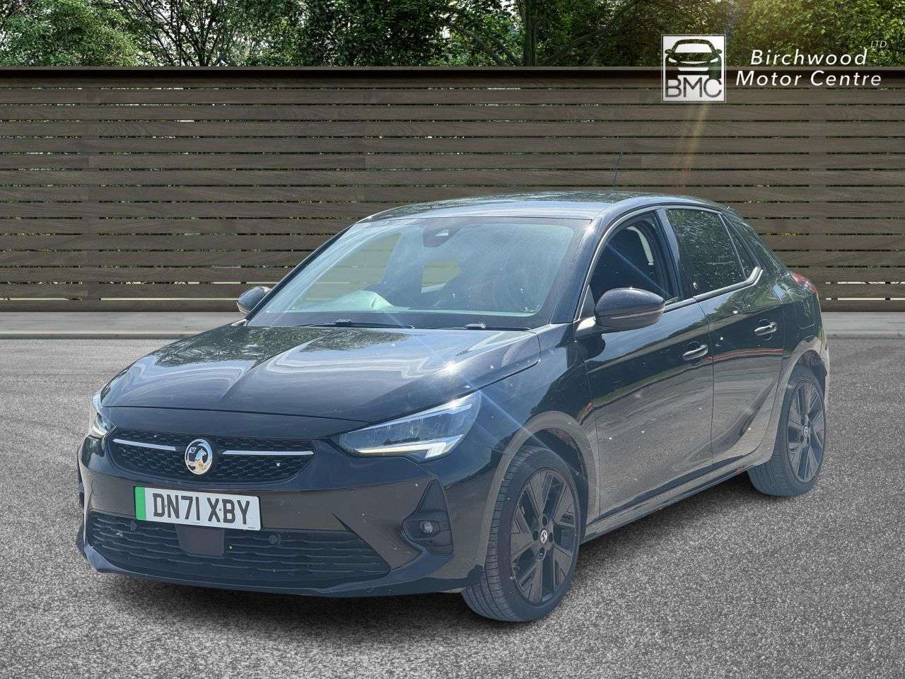 A 2021 VAUXHALL CORSA-E 50kWh SRi Premium Hatchback 5dr Electric Auto (136 ps) A 2021 VAUXHALL CORSA-E 50kWh SRi Premium Hatchback 5dr Electric Auto (136 ps)