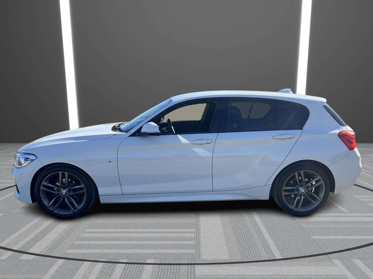 A 2019 BMW 1 SERIES 2.0 118d M Sport Hatchback 5dr Diesel Auto Euro 6 (s/s) (150 ps) A 2019 BMW 1 SERIES 2.0 118d M Sport Hatchback 5dr Diesel Auto Euro 6 (s/s) (150 ps)