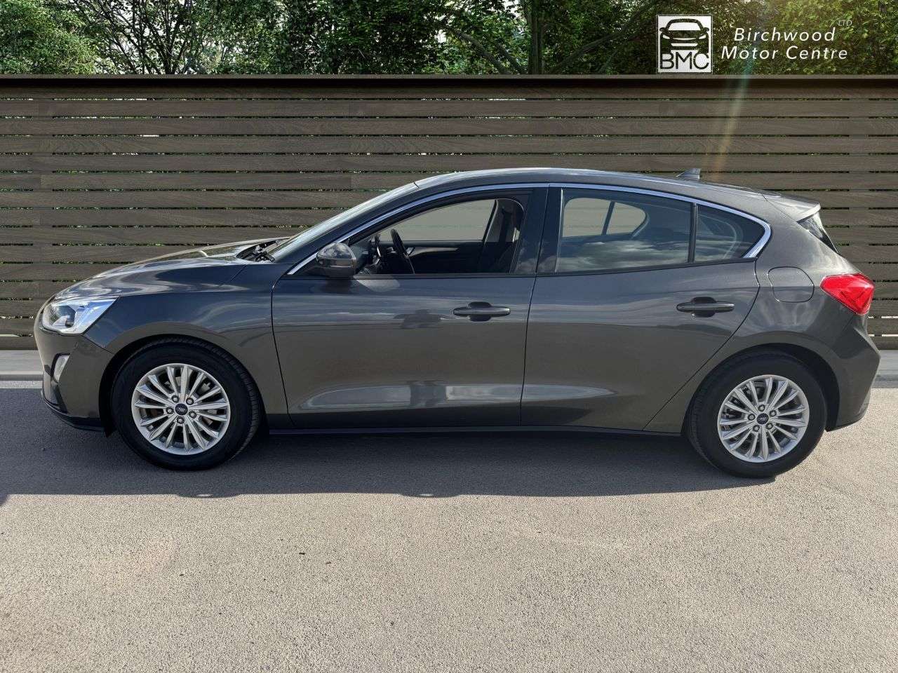 A 2019 FORD FOCUS 1.0T EcoBoost Titanium Hatchback 5dr Petrol Auto Euro 6 (s/s) (125 ps) PARK A 2019 FORD FOCUS 1.0T EcoBoost Titanium Hatchback 5dr Petrol Auto Euro 6 (s/s) (125 ps) PARK