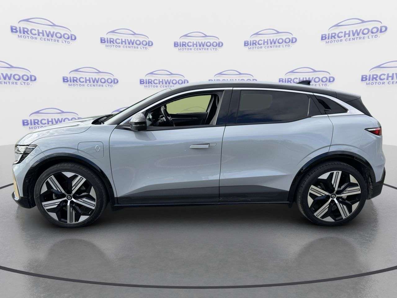 A 2023 RENAULT MEGANE 60kWh iconic Hatchback 5dr Electric Auto (optimum charge) (220 ps) FULL SER A 2023 RENAULT MEGANE 60kWh iconic Hatchback 5dr Electric Auto (optimum charge) (220 ps) FULL SER