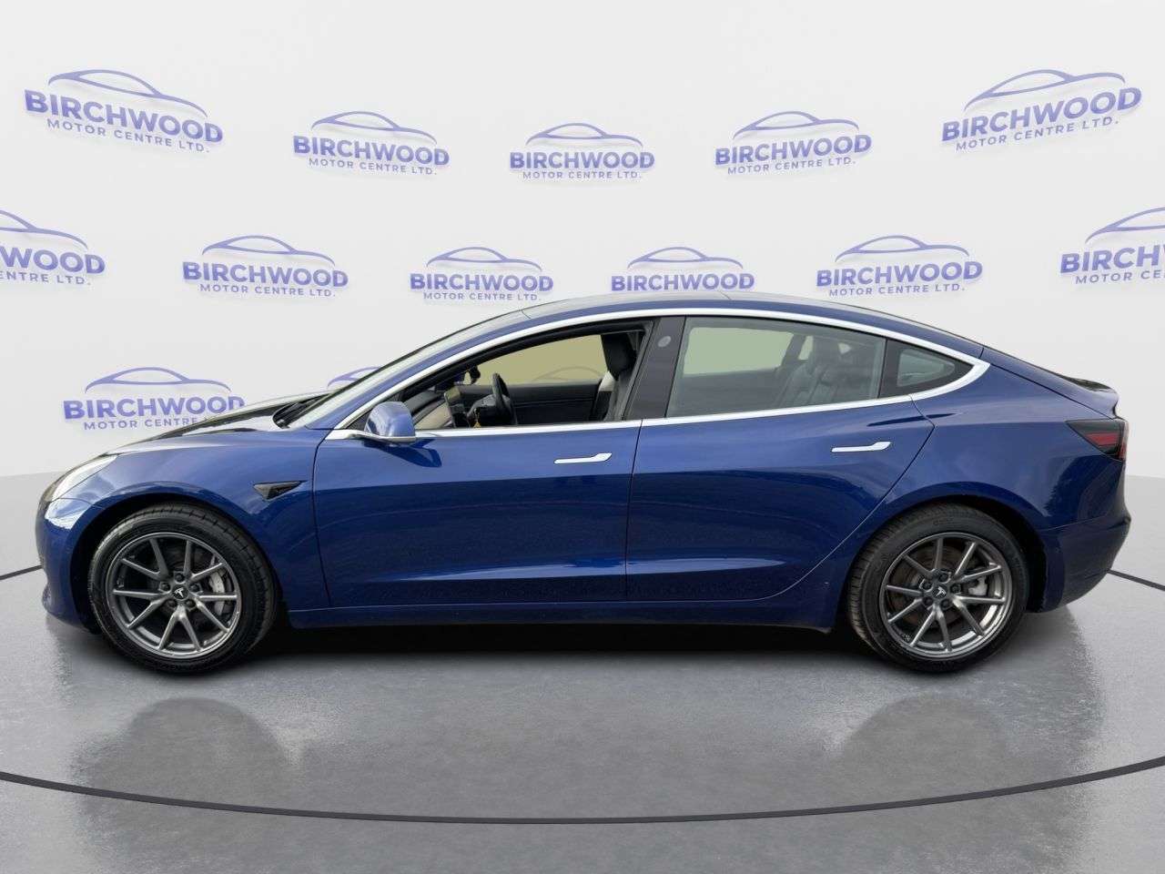 A 2020 TESLA MODEL 3 Standard Range Plus Saloon 4dr Electric Auto RWD (241 bhp) A 2020 TESLA MODEL 3 Standard Range Plus Saloon 4dr Electric Auto RWD (241 bhp)