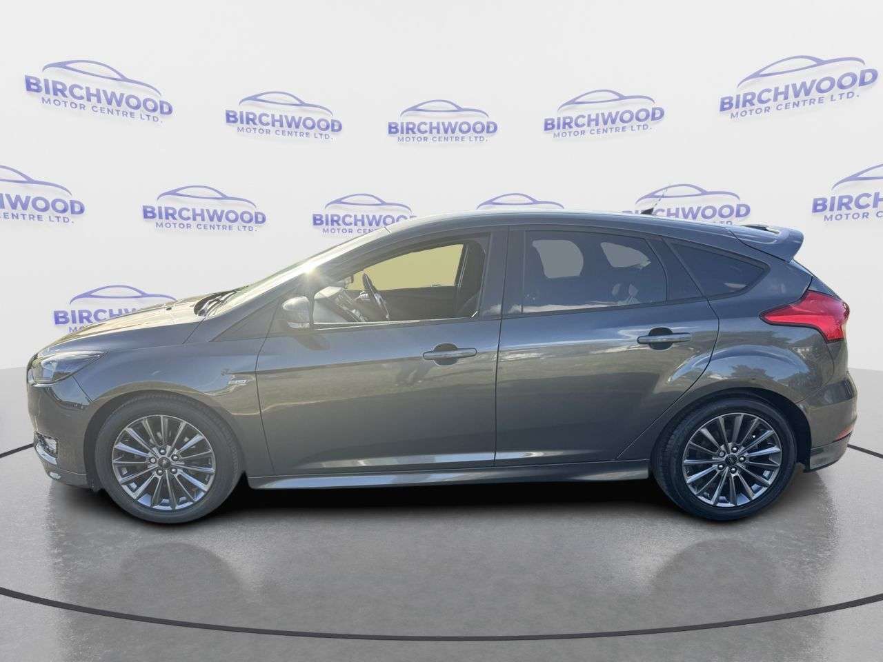 A 2017 FORD FOCUS 1.0T EcoBoost ST-Line Hatchback 5dr Petrol Manual Euro 6 (s/s) (125 ps) A 2017 FORD FOCUS 1.0T EcoBoost ST-Line Hatchback 5dr Petrol Manual Euro 6 (s/s) (125 ps)
