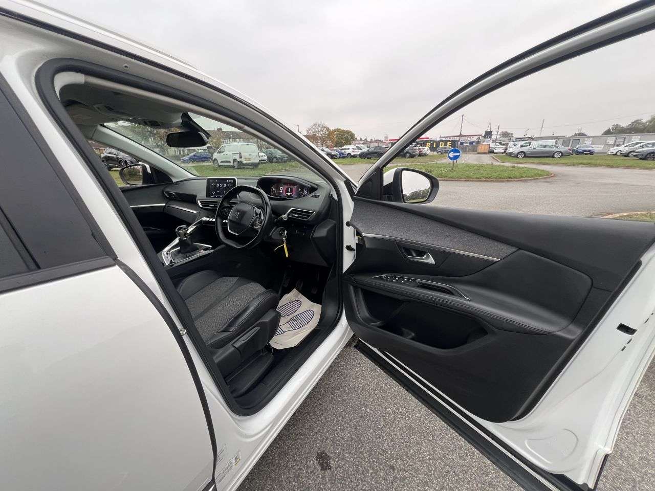 2019 PEUGEOT 3008 2019 PEUGEOT 3008
