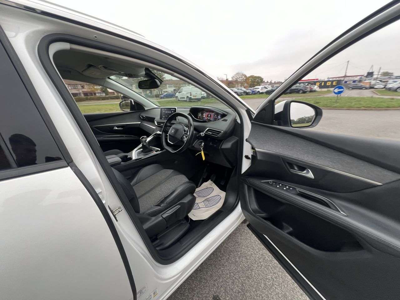 2019 PEUGEOT 3008 2019 PEUGEOT 3008