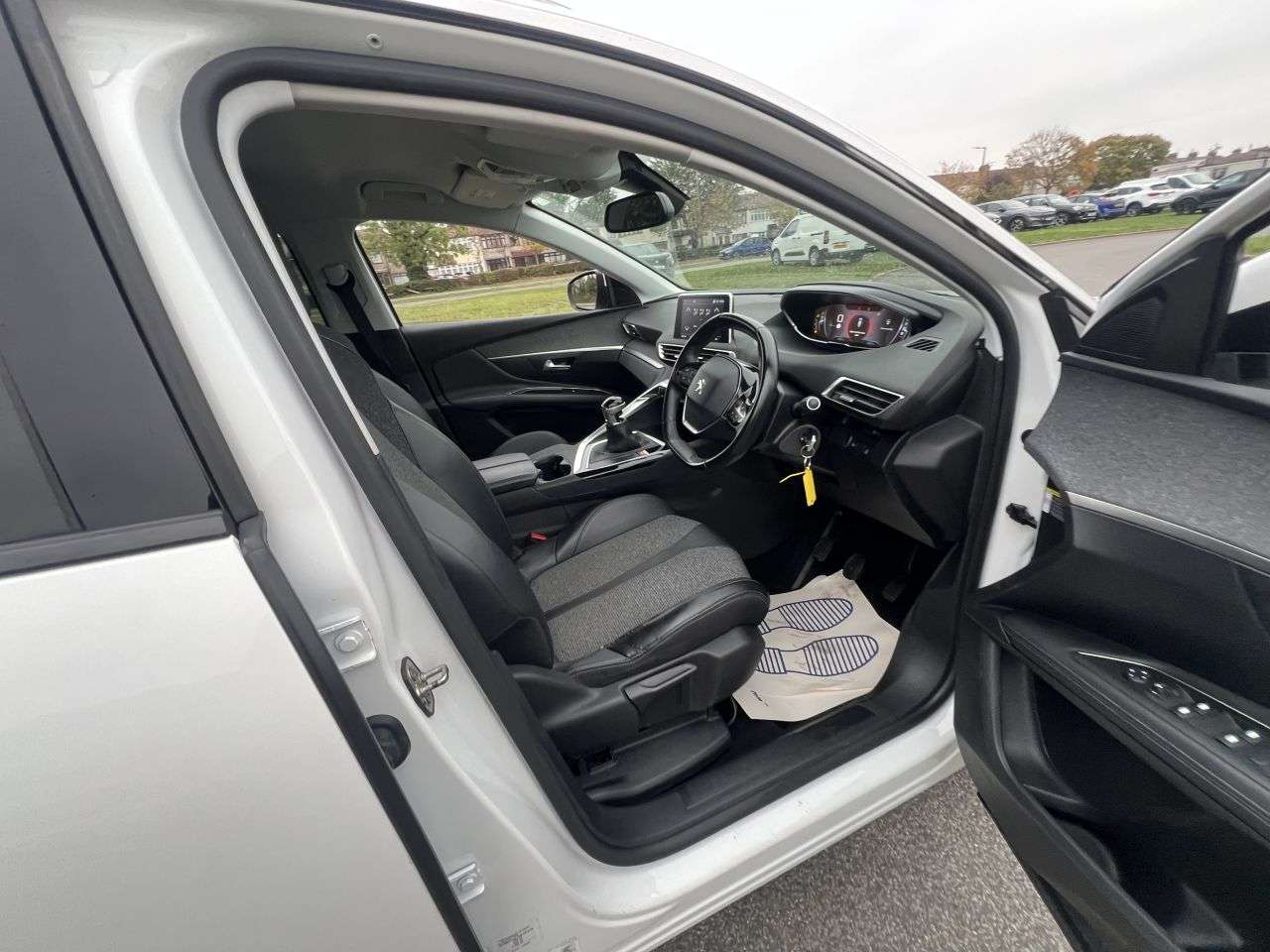 2019 PEUGEOT 3008 2019 PEUGEOT 3008