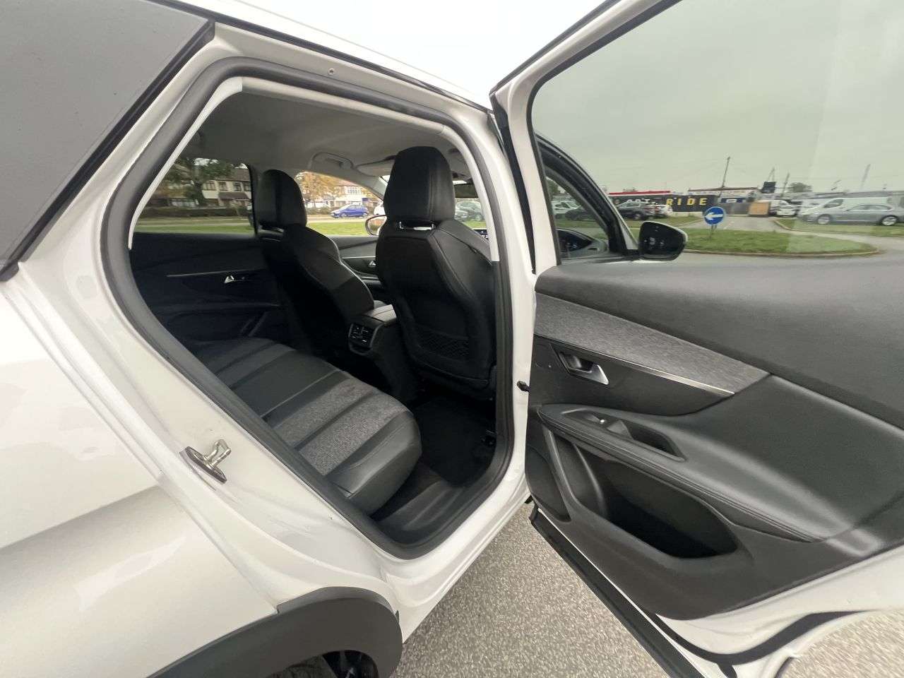 2019 PEUGEOT 3008 2019 PEUGEOT 3008