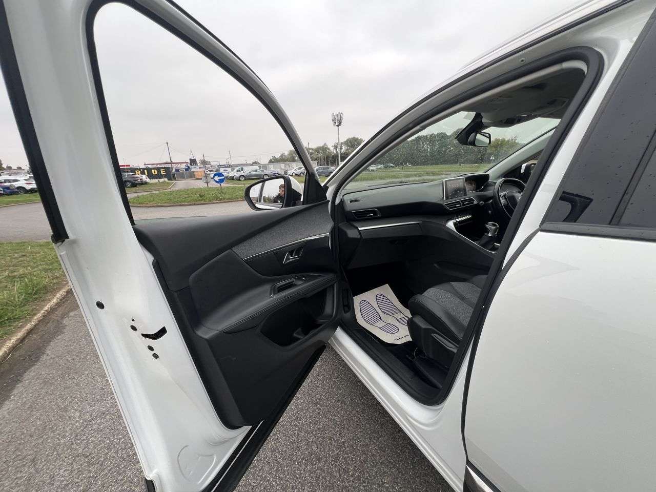 2019 PEUGEOT 3008 2019 PEUGEOT 3008