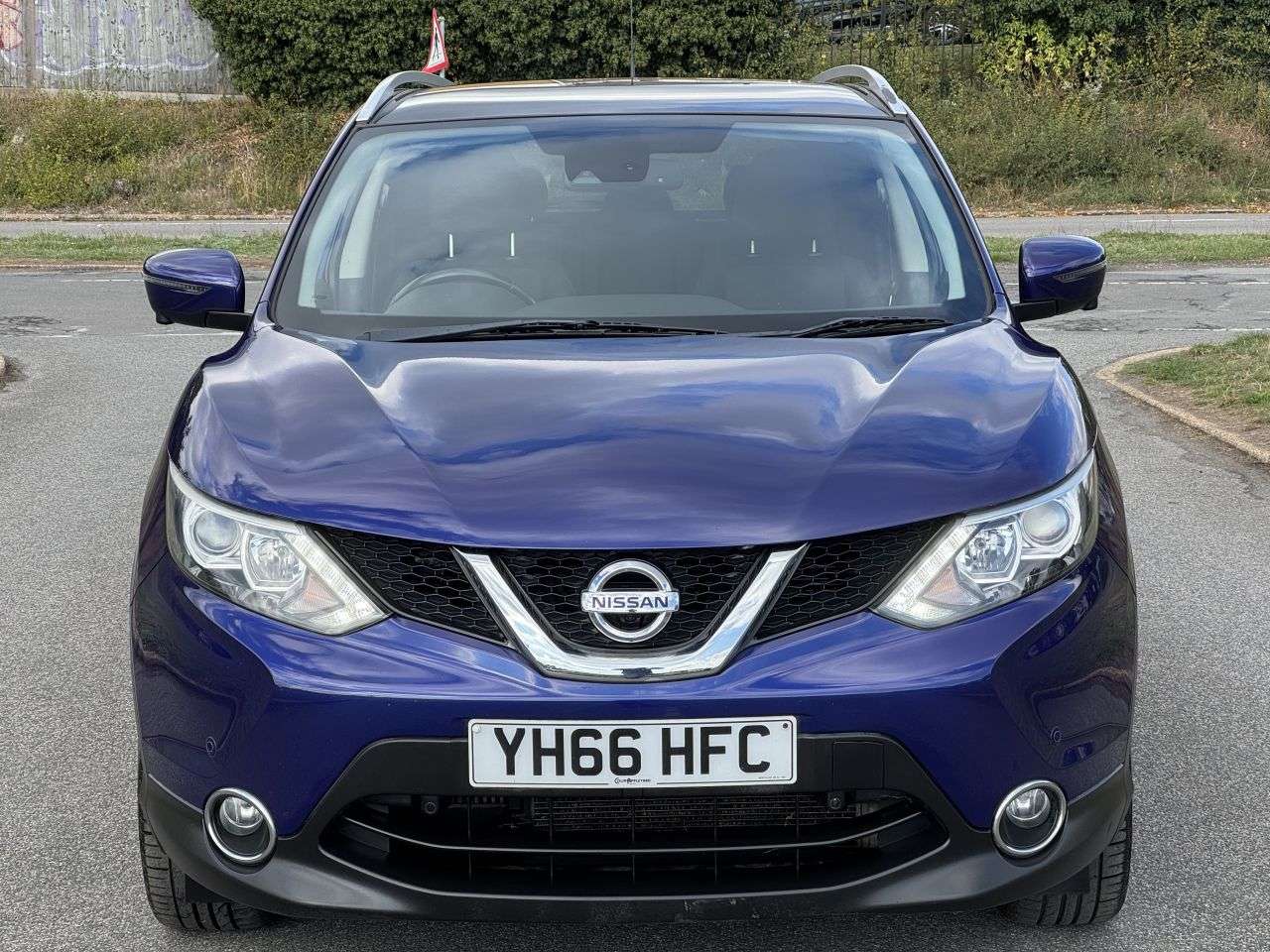 A 2016 NISSAN QASHQAI 1.2 DIG-T N-Connecta SUV 5dr Petrol Manual 2WD Euro 6 (s/s) (115 ps) SATALI A 2016 NISSAN QASHQAI 1.2 DIG-T N-Connecta SUV 5dr Petrol Manual 2WD Euro 6 (s/s) (115 ps) SATALI