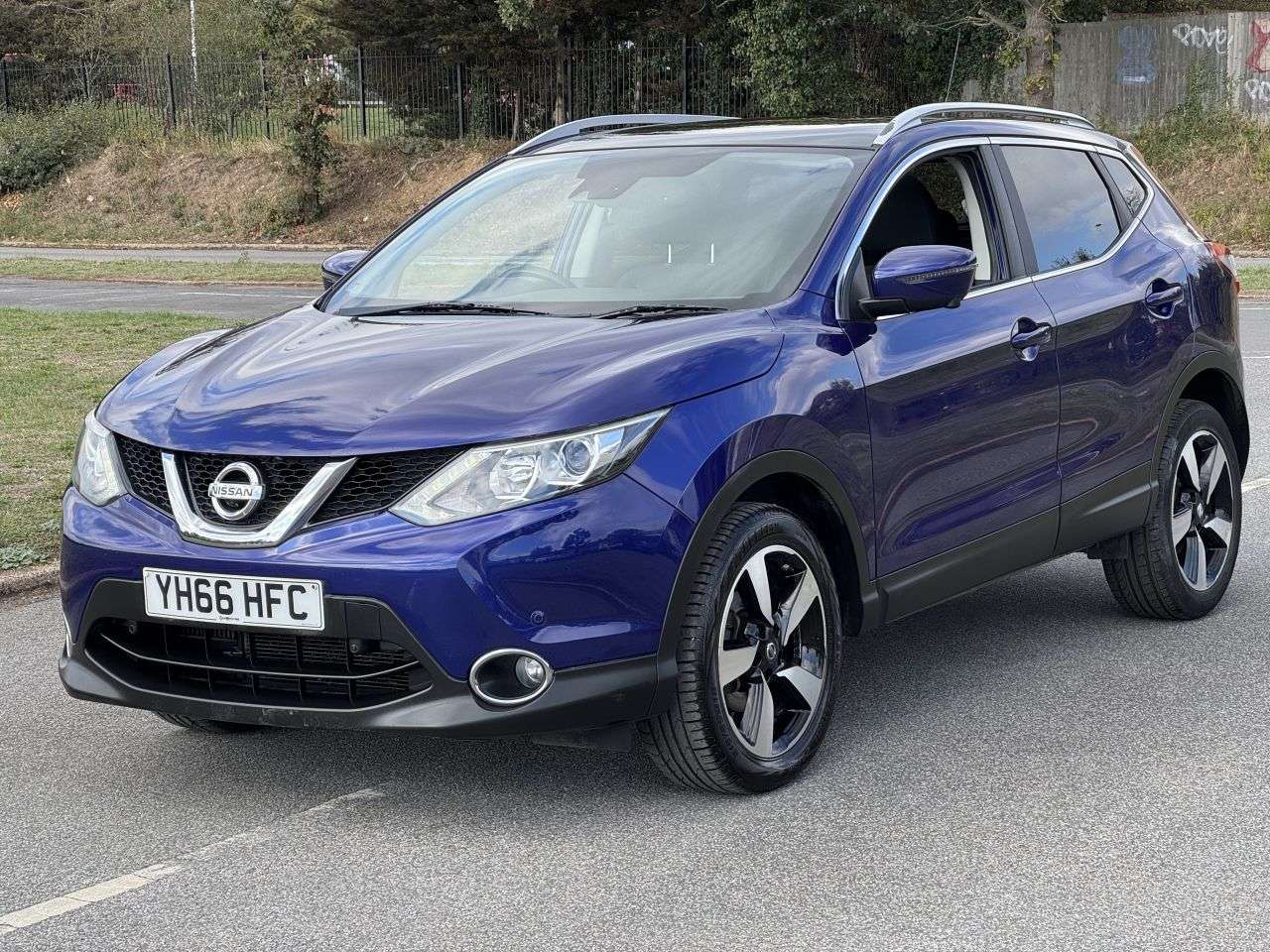 A 2016 NISSAN QASHQAI 1.2 DIG-T N-Connecta SUV 5dr Petrol Manual 2WD Euro 6 (s/s) (115 ps) SATALI A 2016 NISSAN QASHQAI 1.2 DIG-T N-Connecta SUV 5dr Petrol Manual 2WD Euro 6 (s/s) (115 ps) SATALI