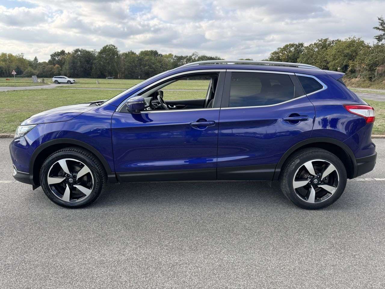 A 2016 NISSAN QASHQAI 1.2 DIG-T N-Connecta SUV 5dr Petrol Manual 2WD Euro 6 (s/s) (115 ps) SATALI A 2016 NISSAN QASHQAI 1.2 DIG-T N-Connecta SUV 5dr Petrol Manual 2WD Euro 6 (s/s) (115 ps) SATALI