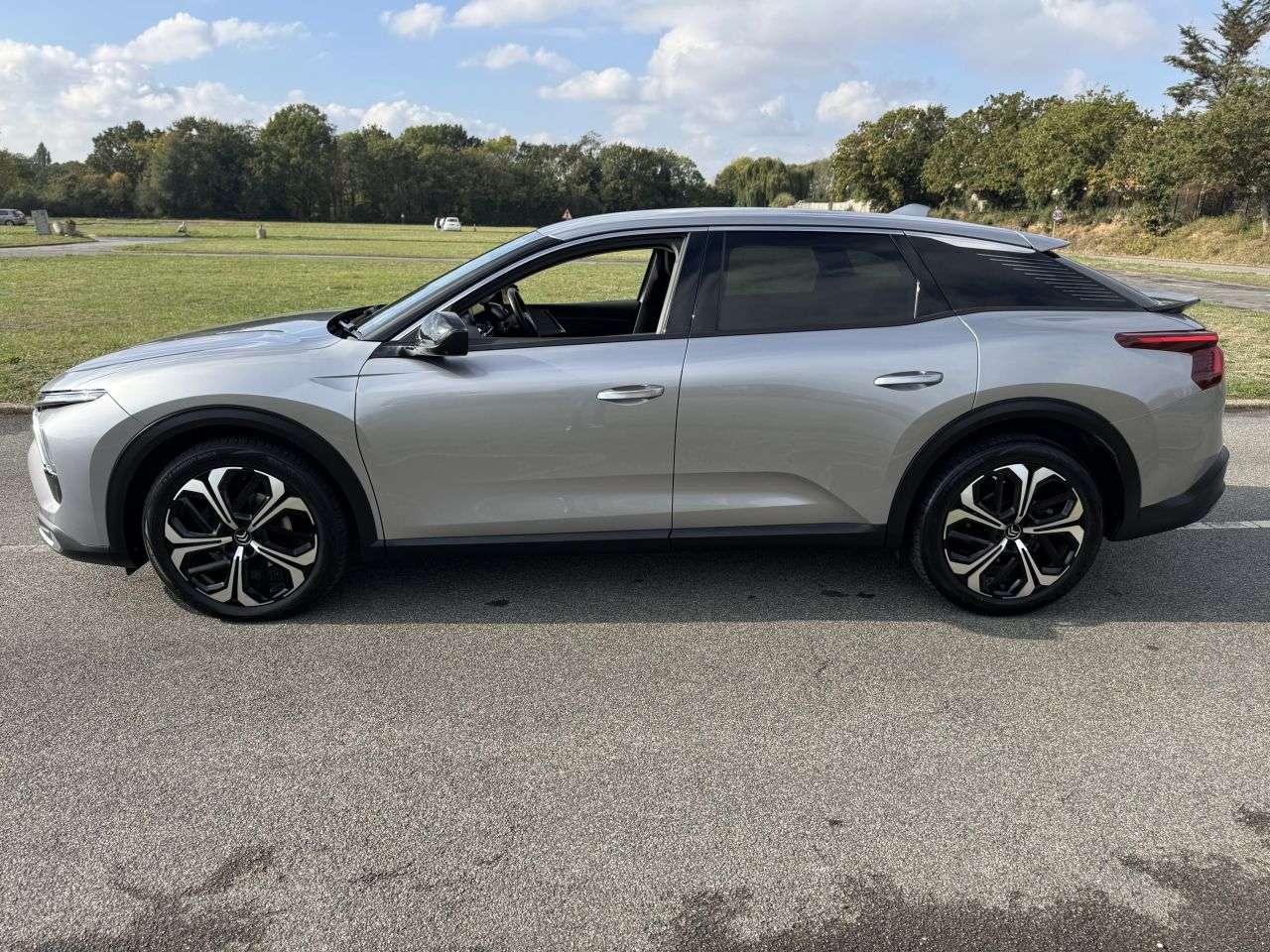 A 2022 CITROEN C5 X 1.2 PureTech Shine Plus Hatchback 5dr Petrol EAT8 Euro 6 (s/s) (130 ps) A 2022 CITROEN C5 X 1.2 PureTech Shine Plus Hatchback 5dr Petrol EAT8 Euro 6 (s/s) (130 ps)