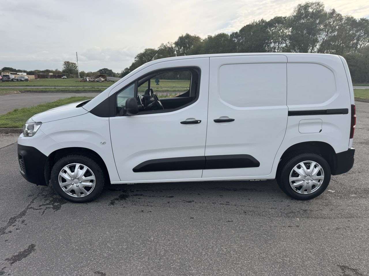 A 2023 CITROEN BERLINGO 1.5 BlueHDi 1000 Enterprise Edition M Panel Van 5dr Diesel Manual SWB Euro A 2023 CITROEN BERLINGO 1.5 BlueHDi 1000 Enterprise Edition M Panel Van 5dr Diesel Manual SWB Euro