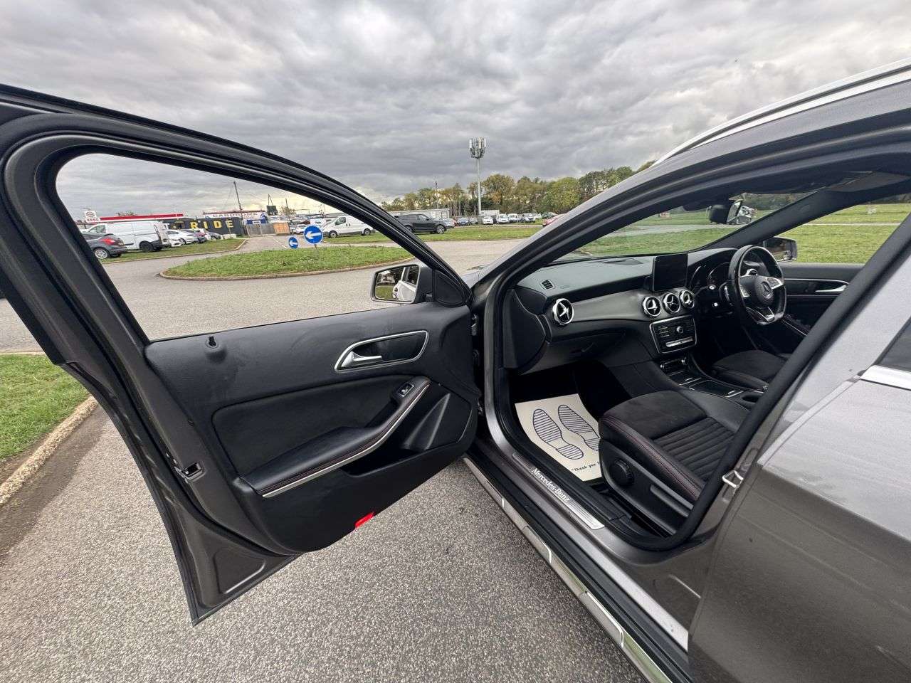 2018 MERCEDES-BENZ 180 2018 MERCEDES-BENZ 180