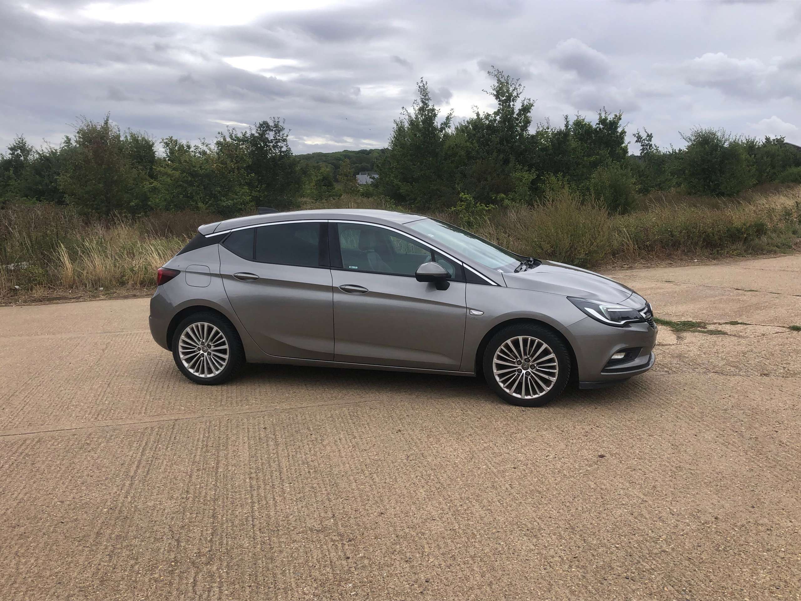 A 2016 VAUXHALL ASTRA 1.0i Turbo ecoFLEX Elite Nav Hatchback 5dr Petrol Manual Euro 6 (s/s) (105 ps) A 2016 VAUXHALL ASTRA 1.0i Turbo ecoFLEX Elite Nav Hatchback 5dr Petrol Manual Euro 6 (s/s) (105 ps)