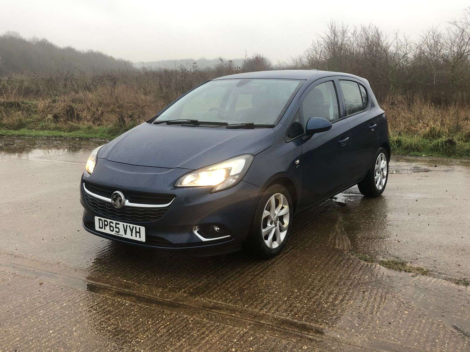 A 2015 VAUXHALL CORSA 1.2i SRi Hatchback 5dr Petrol Manual Euro 6 (70 ps) A 2015 VAUXHALL CORSA 1.2i SRi Hatchback 5dr Petrol Manual Euro 6 (70 ps)