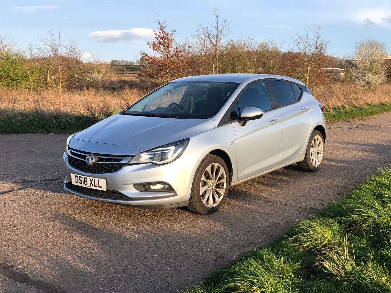 A 2018 VAUXHALL ASTRA 1.4i Tech Line Nav Hatchback 5dr Petrol Manual Euro 6 (100 ps) A 2018 VAUXHALL ASTRA 1.4i Tech Line Nav Hatchback 5dr Petrol Manual Euro 6 (100 ps)