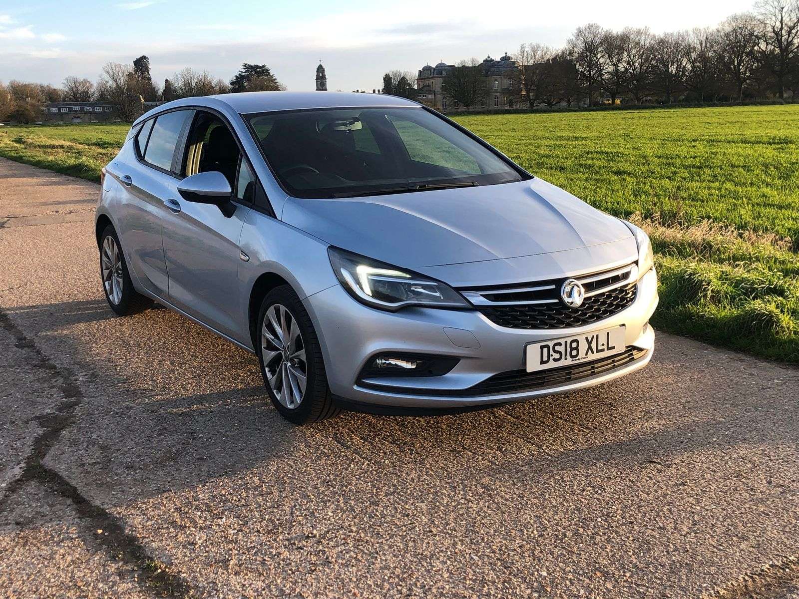 A 2018 VAUXHALL ASTRA 1.4i Tech Line Nav Hatchback 5dr Petrol Manual Euro 6 (100 ps) A 2018 VAUXHALL ASTRA 1.4i Tech Line Nav Hatchback 5dr Petrol Manual Euro 6 (100 ps)