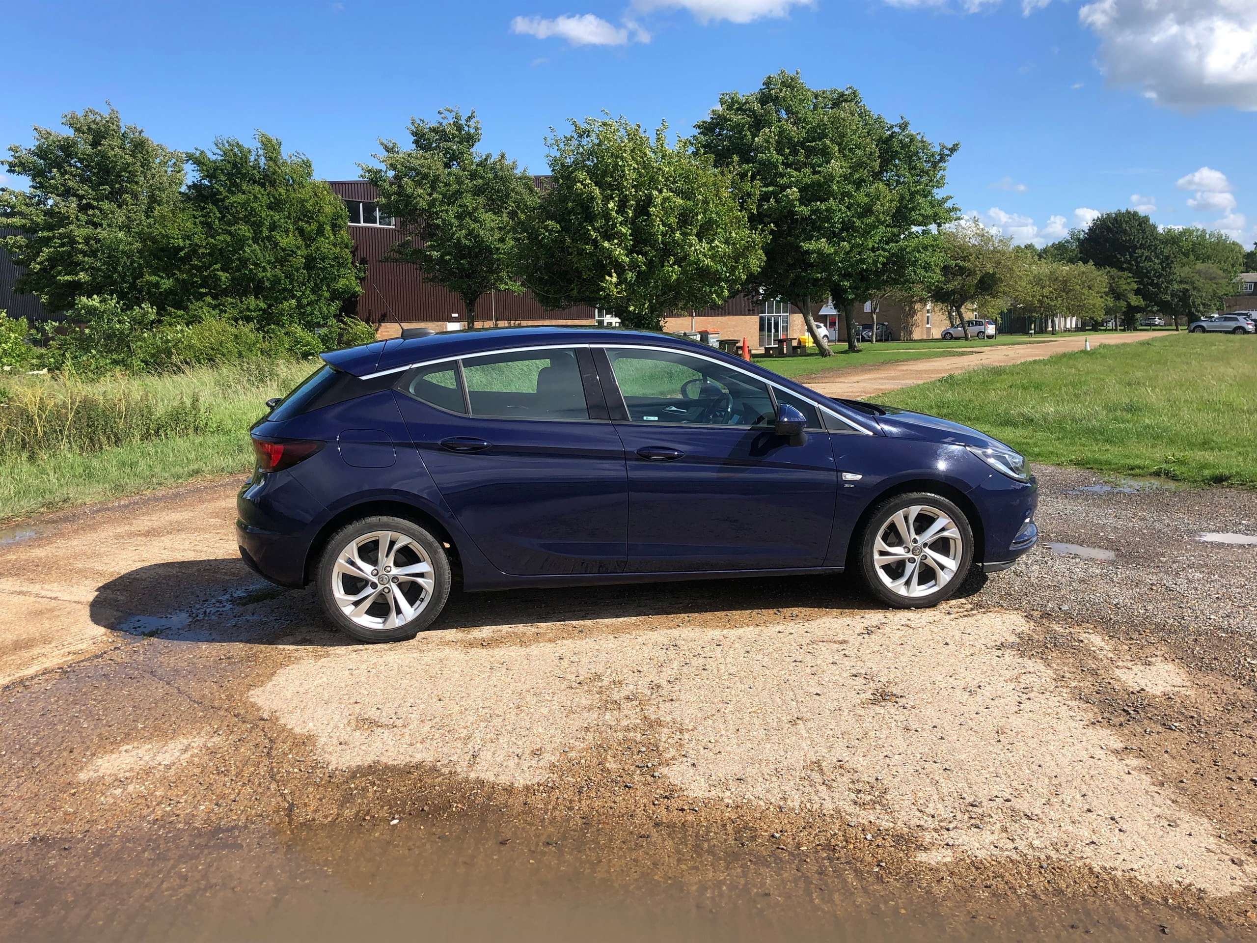 A 2017 VAUXHALL ASTRA 1.4i SRi Hatchback 5dr Petrol Manual Euro 6 (100 ps) A 2017 VAUXHALL ASTRA 1.4i SRi Hatchback 5dr Petrol Manual Euro 6 (100 ps)