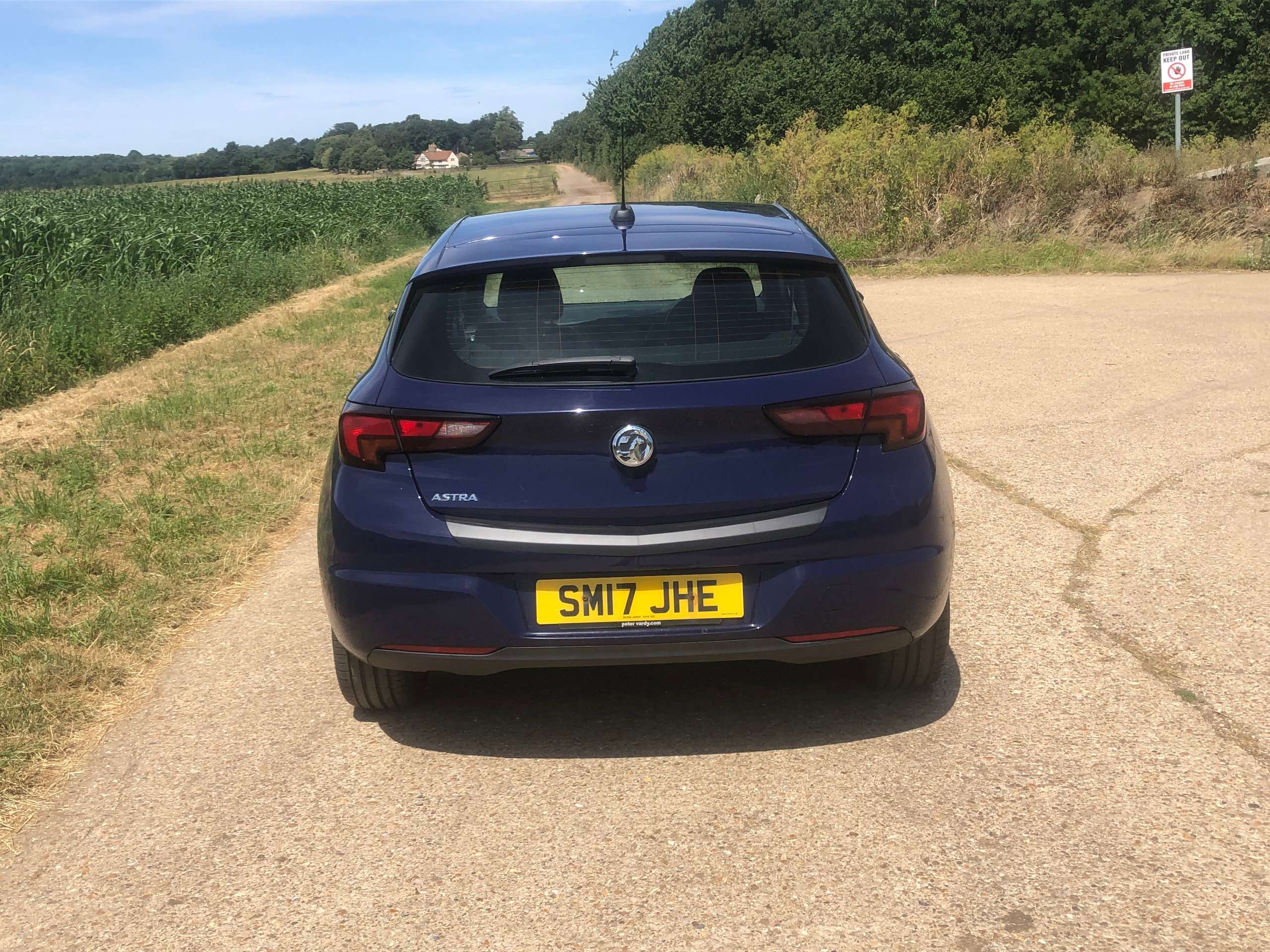A 2017 VAUXHALL ASTRA 1.4i SRi Hatchback 5dr Petrol Manual Euro 6 (100 ps) A 2017 VAUXHALL ASTRA 1.4i SRi Hatchback 5dr Petrol Manual Euro 6 (100 ps)