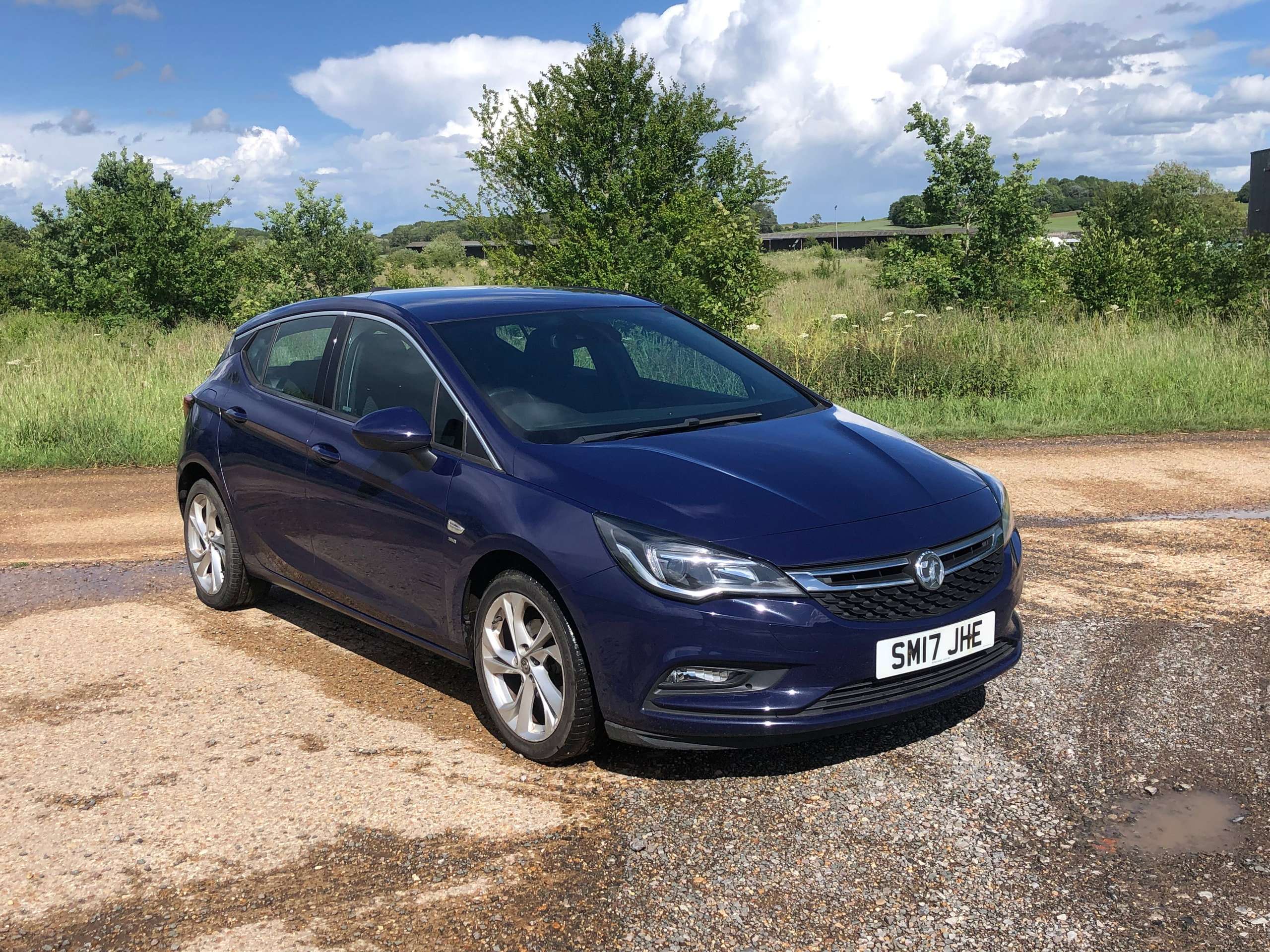 A 2017 VAUXHALL ASTRA 1.4i SRi Hatchback 5dr Petrol Manual Euro 6 (100 ps) A 2017 VAUXHALL ASTRA 1.4i SRi Hatchback 5dr Petrol Manual Euro 6 (100 ps)